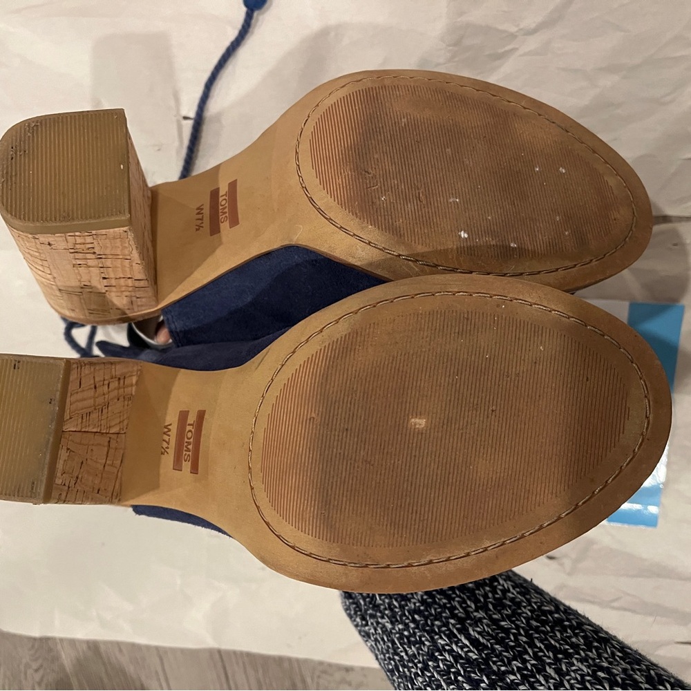 Toms Elba Boots Women’s Size 7.5 Peep Toe Perforated Ankle Blue Bootie Suede - Picture 9 of 11